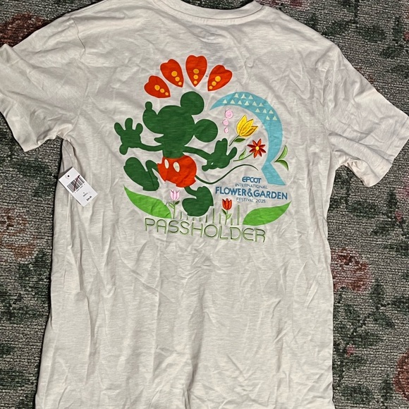 Disney Epcot International Flower & Garden Passholder 2025 T NWT - Picture 1 of 4
